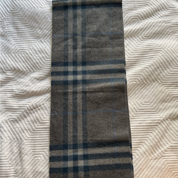 Burberry Gray Cashmere Scarf with Subtle Blue Stripe